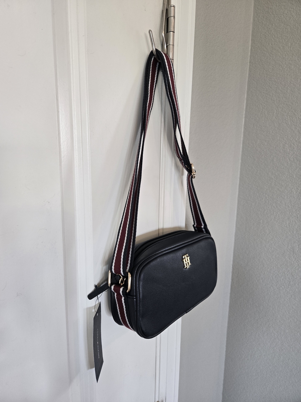 Tommy Hilfiger Navy Leather Belt Bag with Gold TH Logo - Picture 4 of 12